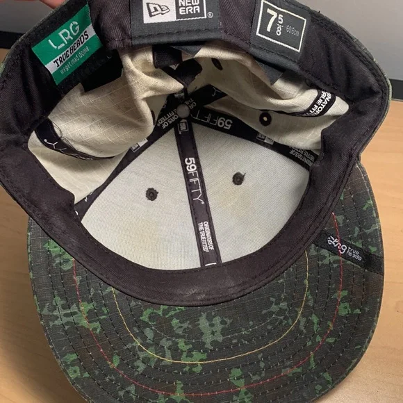 LRG fitted hat - Picture 2 of 4